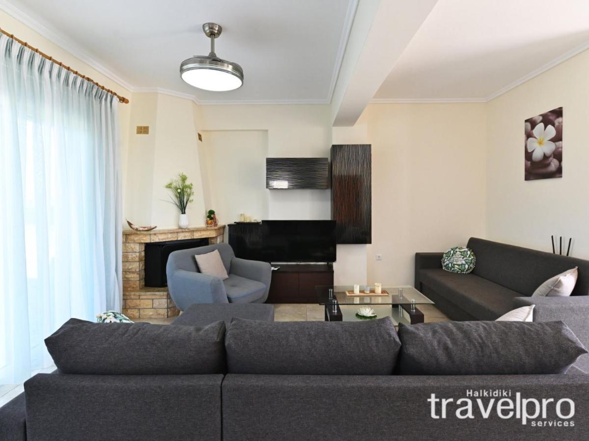 Villa Iris By Rentalspro Services - Agios Mamas Beach Eksteriør billede