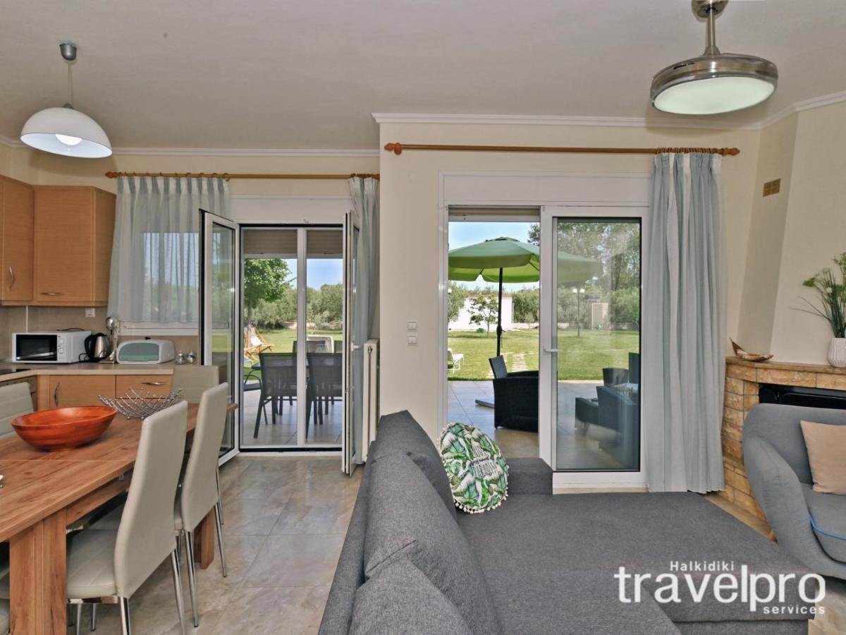Villa Iris By Rentalspro Services - Agios Mamas Beach Eksteriør billede