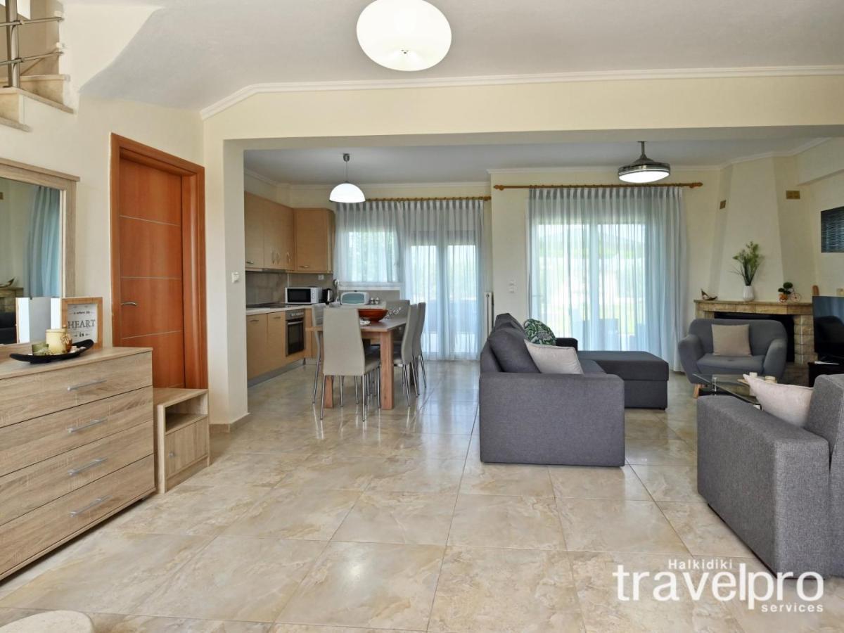 Villa Iris By Rentalspro Services - Agios Mamas Beach Eksteriør billede