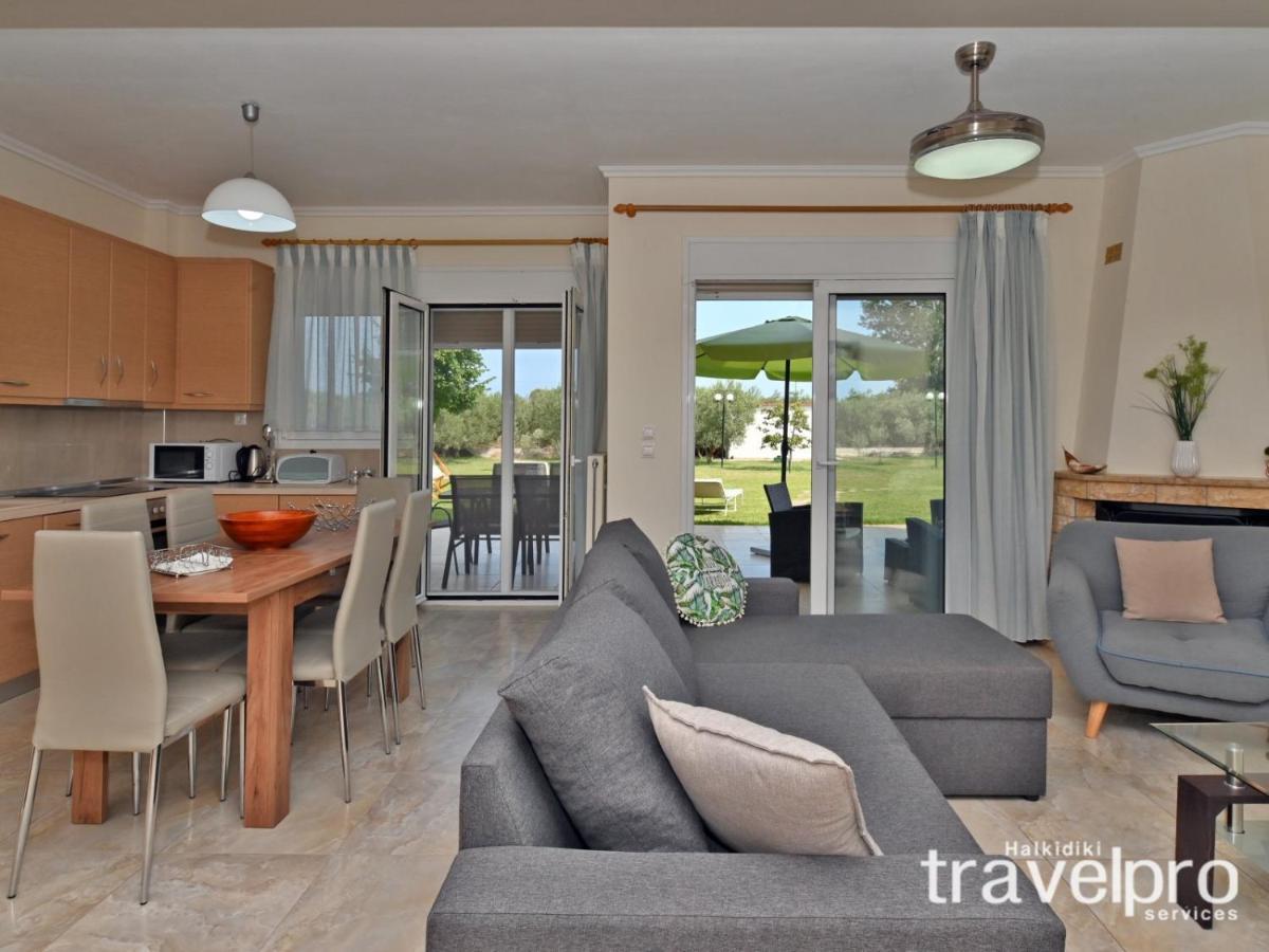 Villa Iris By Rentalspro Services - Agios Mamas Beach Eksteriør billede