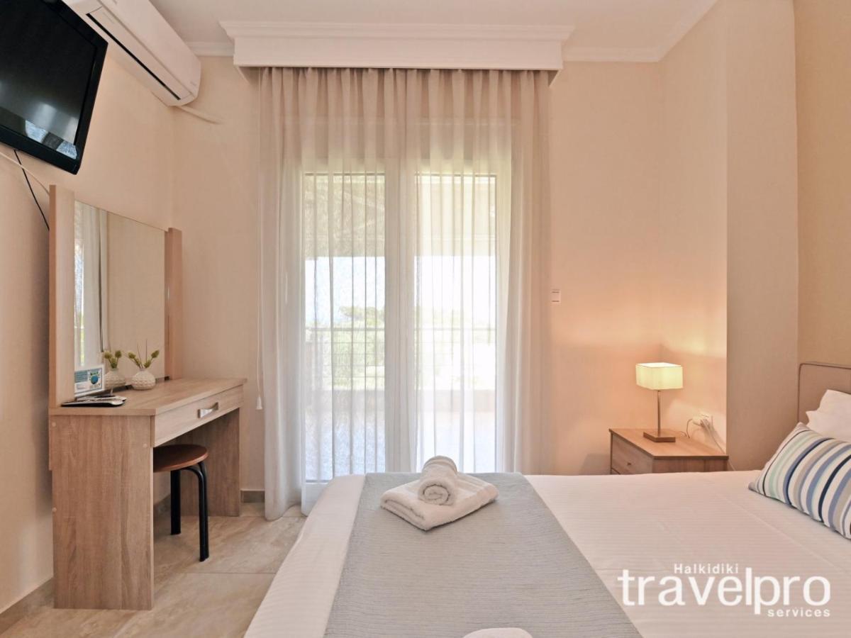 Villa Iris By Rentalspro Services - Agios Mamas Beach Eksteriør billede