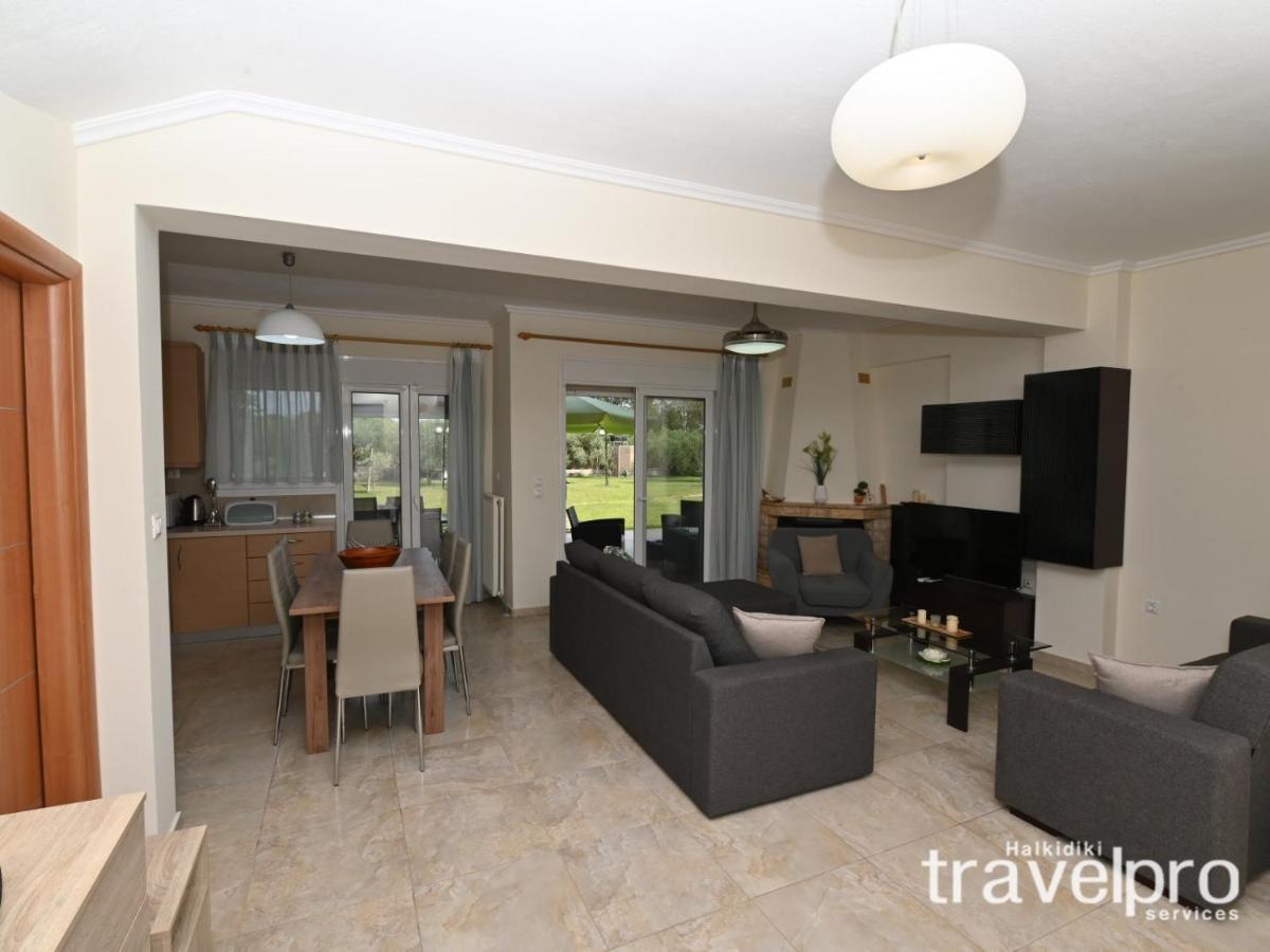 Villa Iris By Rentalspro Services - Agios Mamas Beach Eksteriør billede