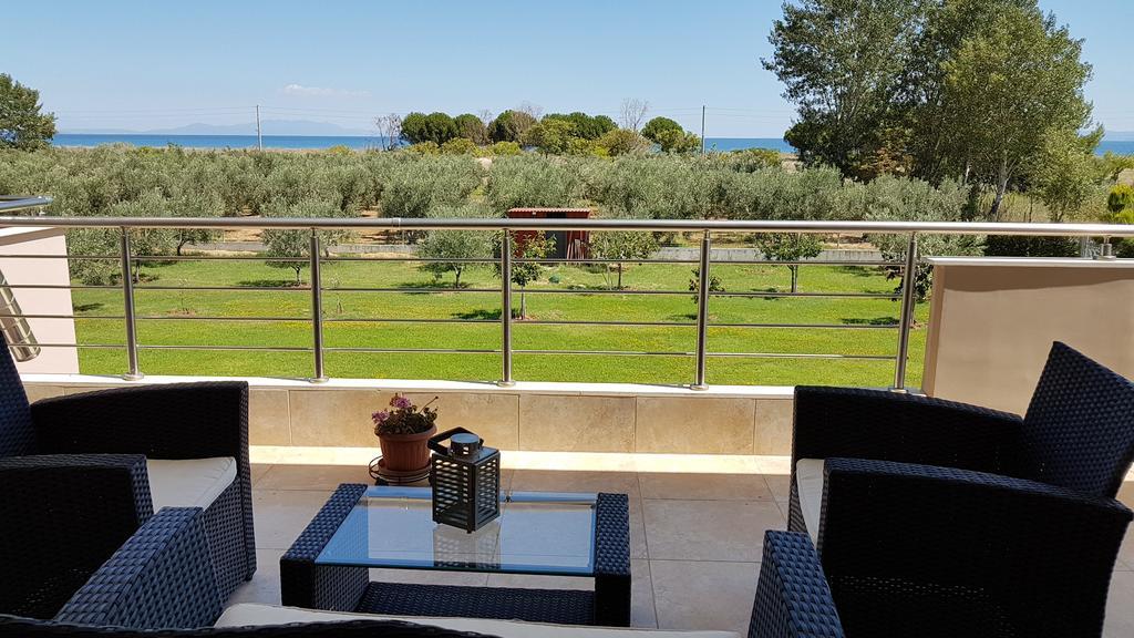 Villa Iris By Rentalspro Services - Agios Mamas Beach Eksteriør billede